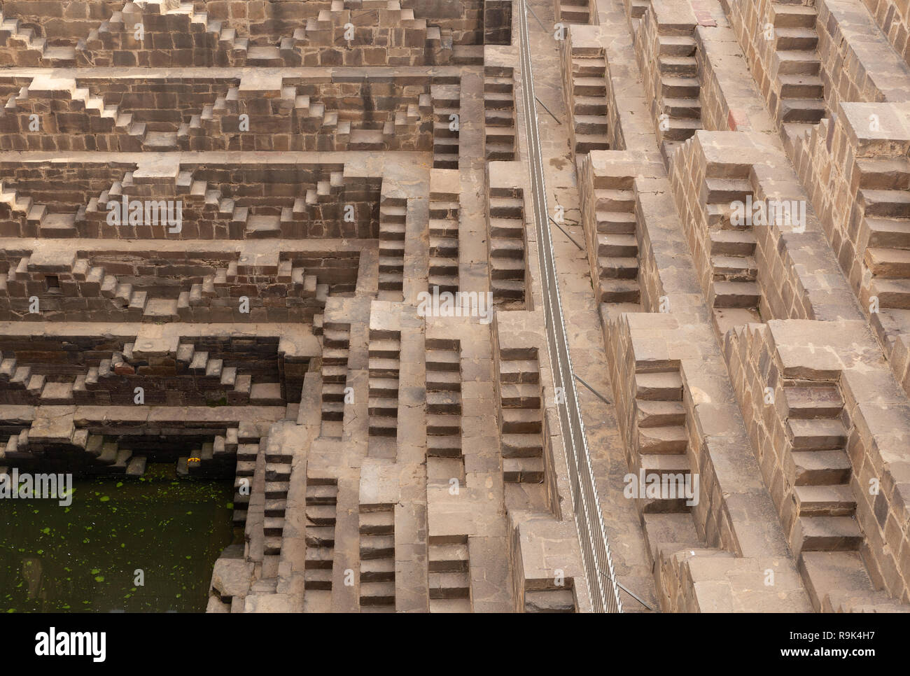 Chand Baori stepwell Abhaneri in das Dorf in der Nähe von Jaipur Indien gelegen. Stockfoto