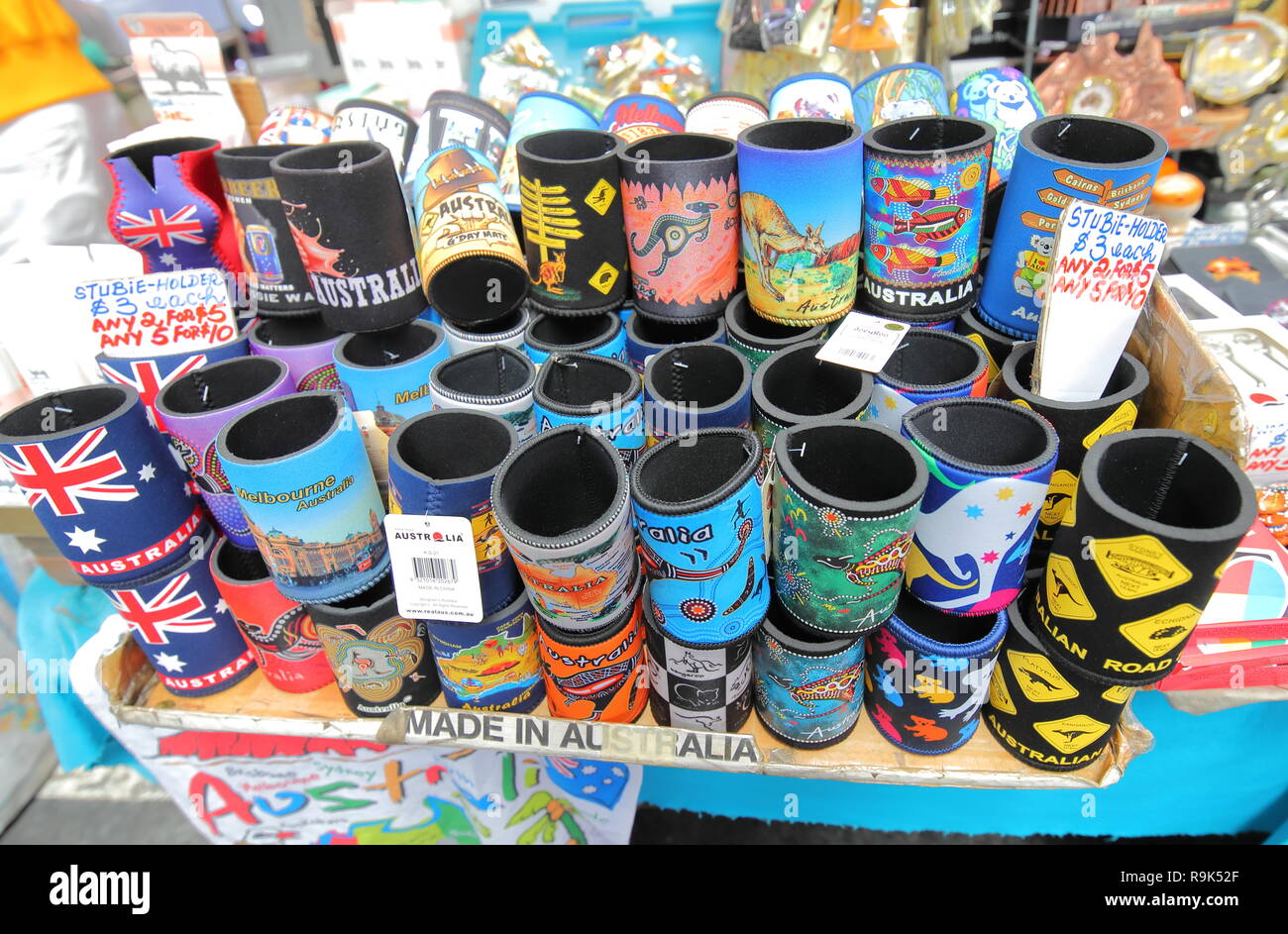Beer Stubby Holder Anzeige an Queen Victoria Market in Melbourne, Australien Stockfoto