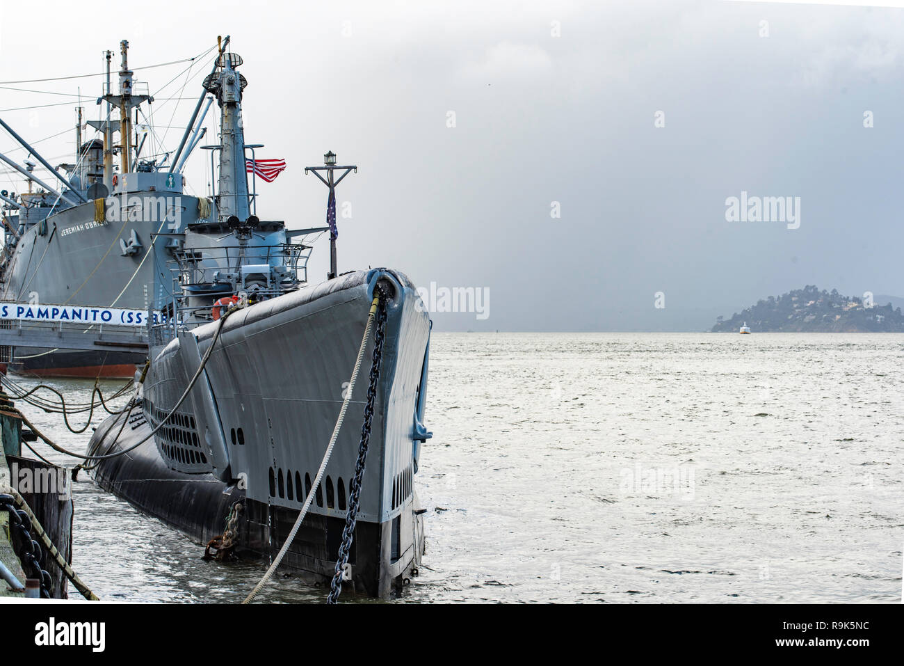 Das U-Boot USS Pampanito im Vordergrund und am hinteren Liberty Ship USS Jeremiah O'Brien sowohl in San Francisco Hafen am Fisherman's Wharf Stockfoto