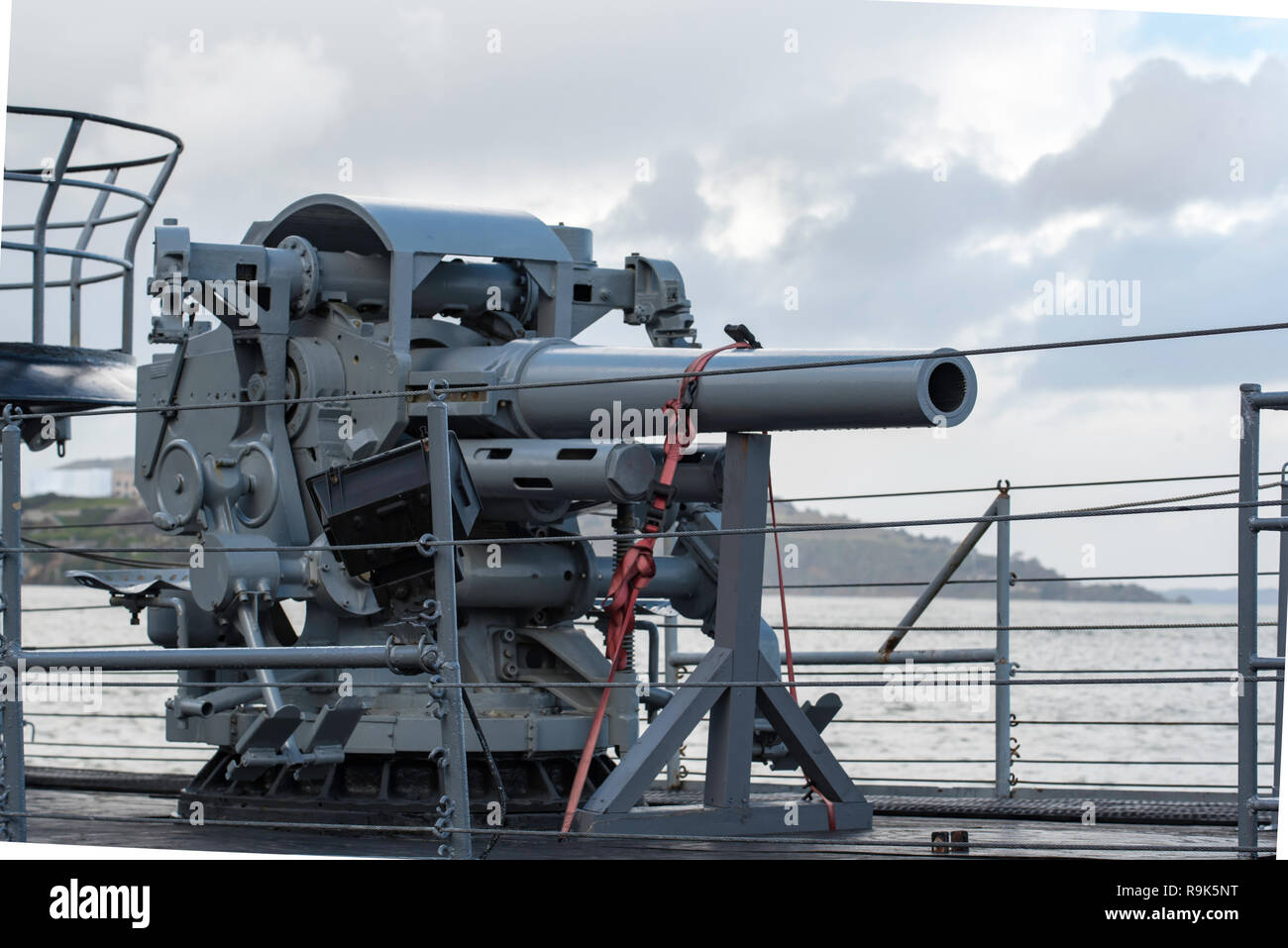 Jan 2017, San Francisco, USA: 5 Zoll nass Mount deck Gewehr auf das Heck des WW2-U-Boot USS Pampanito montiert. Dies ist eine sehr seltene Waffe (siehe Hinweise) Stockfoto
