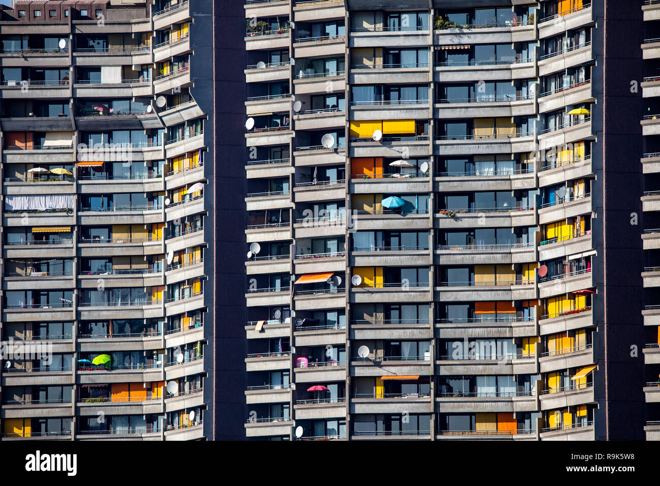 Wohn- Hochhaus, die Neckarufebebauung Norden, auch bekannt als "Nagel", ist eine Wohnanlage im Mannheimer Stadtteil Neckarstadt-Ost, 30 floo Stockfoto