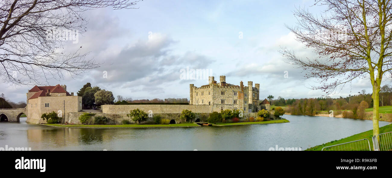 Winterlandschaft in England, Leeds Castle. Schönen englischen Schloss, Maidstone, Kent Stockfoto