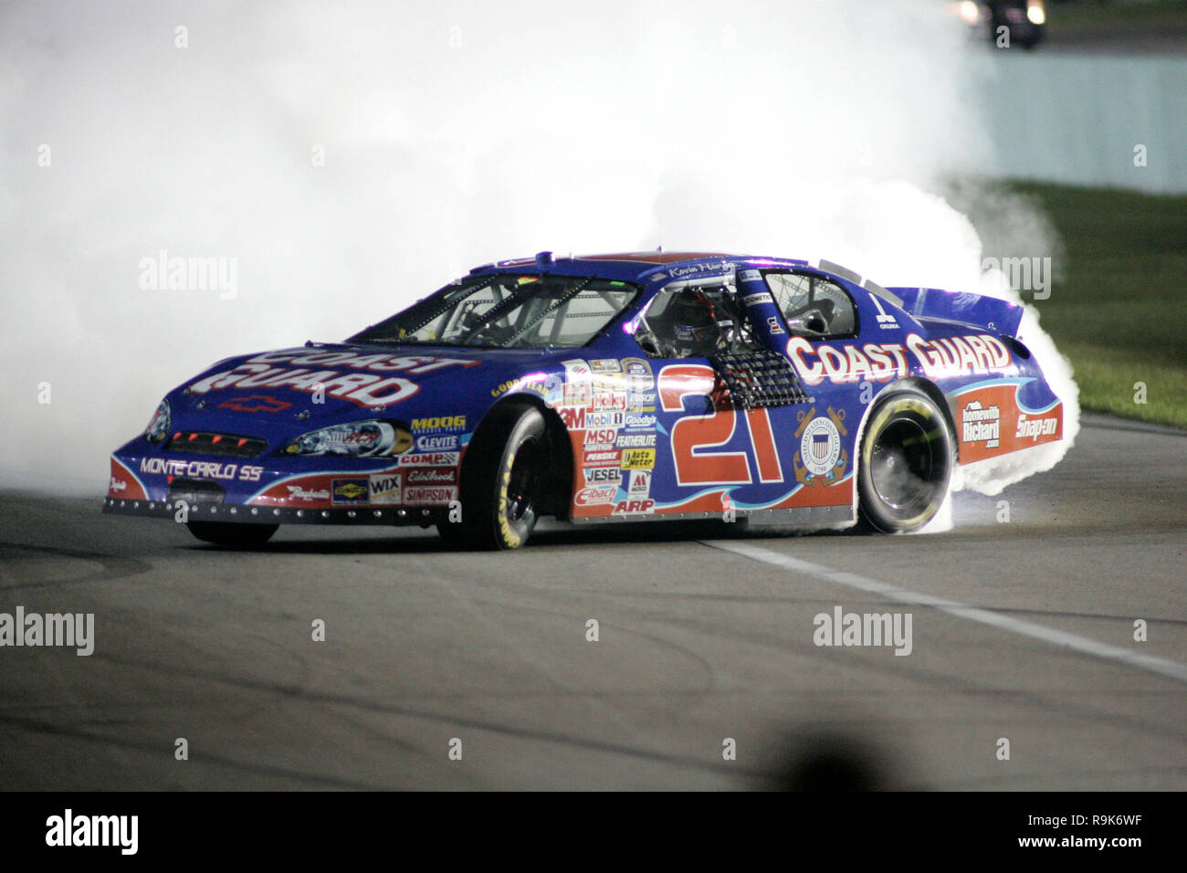 Kevin Harvick feiert den Gewinn der NASCAR Busch Series Meisterschaft an Homestead-Miami Speedway in Homestead, Florida am 18. November 2006. Stockfoto