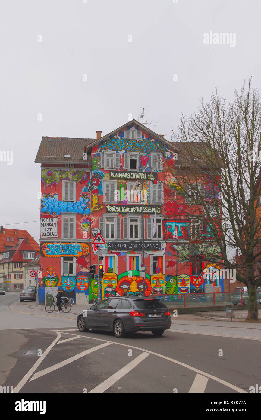 Tübingen, Baden-Württemberg, Deutschland - Jan 07, 2018: Stadt Straße und Jugendzentrum Stockfoto