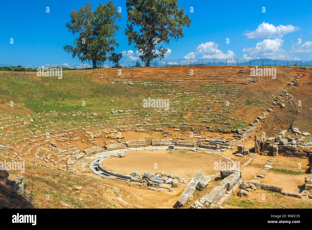 Das antike griechische Theater von Stratos, in Agrinio region, aller Sterne-kategorien Präfektur, Zentral Griechenland. Stockfoto