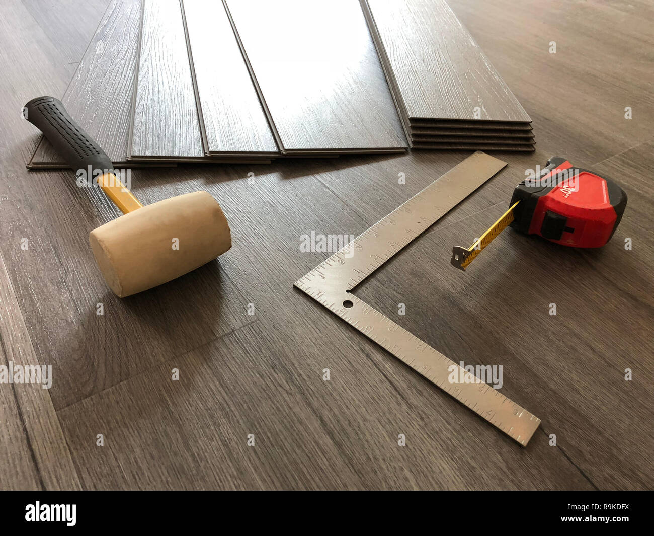 lamellenförmig angeordneter Bodenbelag Stockfoto