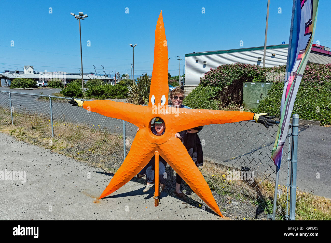 Spielzeit mit Seestern in Spielplatz in Ocean Shores, Washington Stockfoto