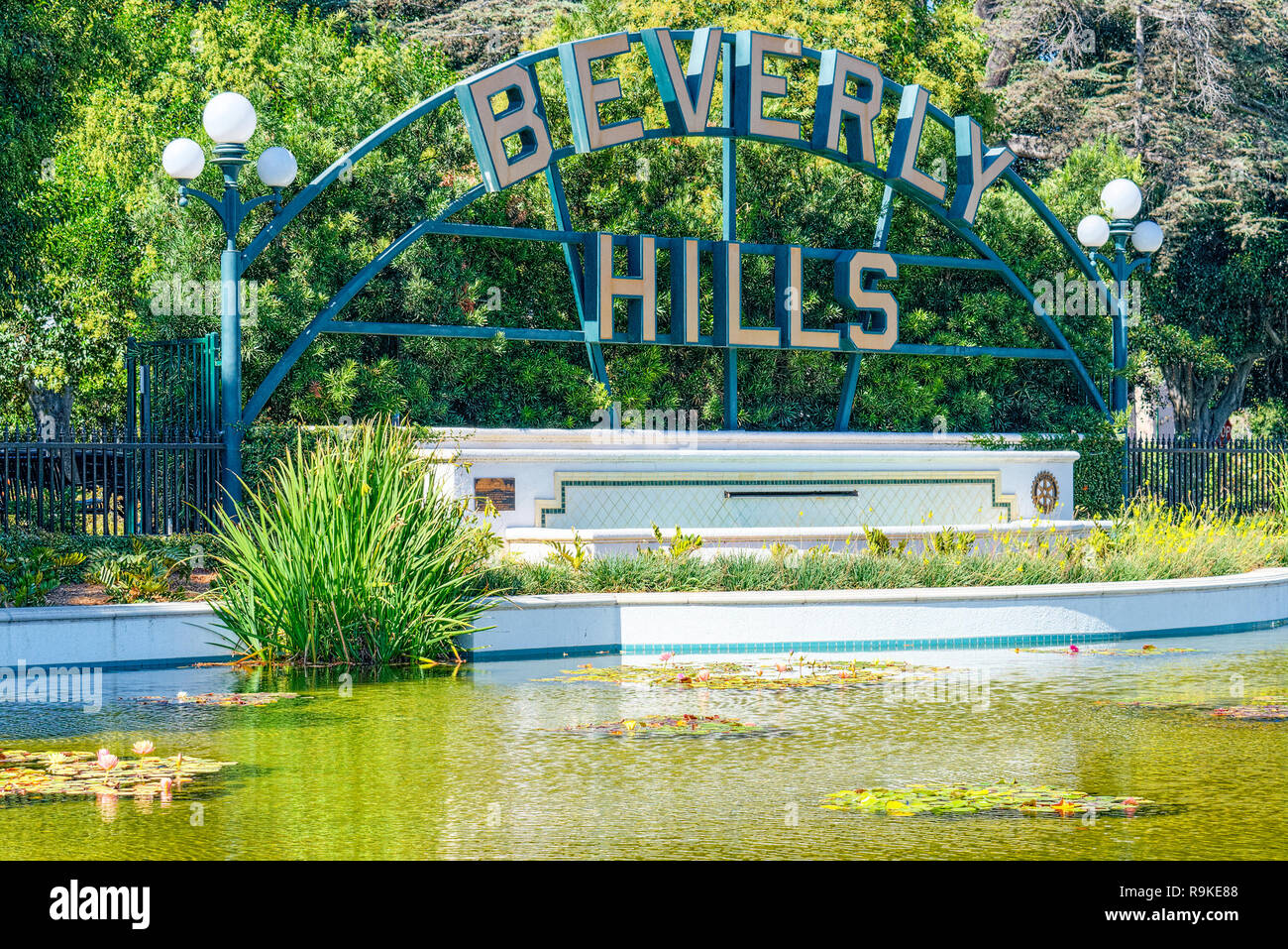 Teich Und Die Inschrift In Beverly Hills In Beverly Gardens Park