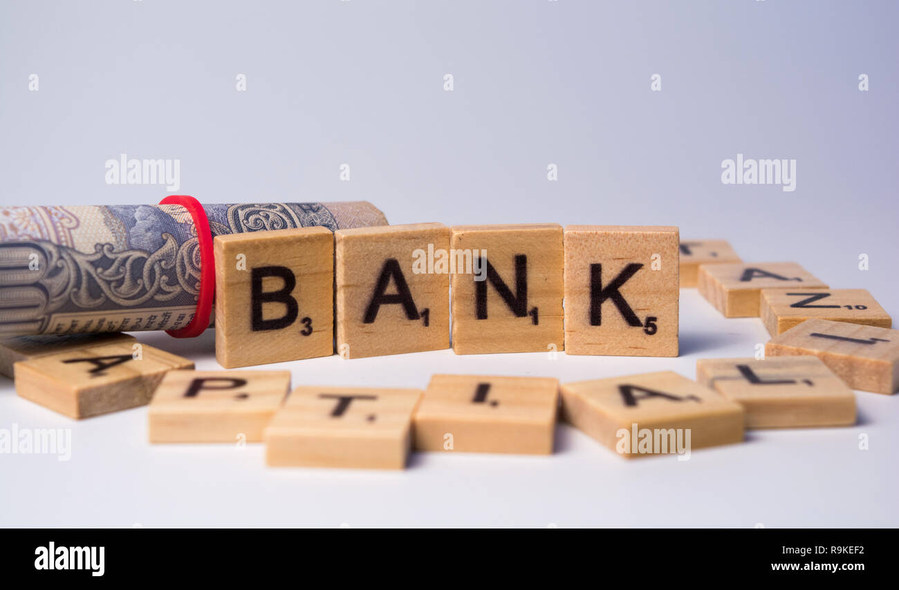 Konzept der Bank auf isolierten Hintergrund mit Banknoten Stockfoto