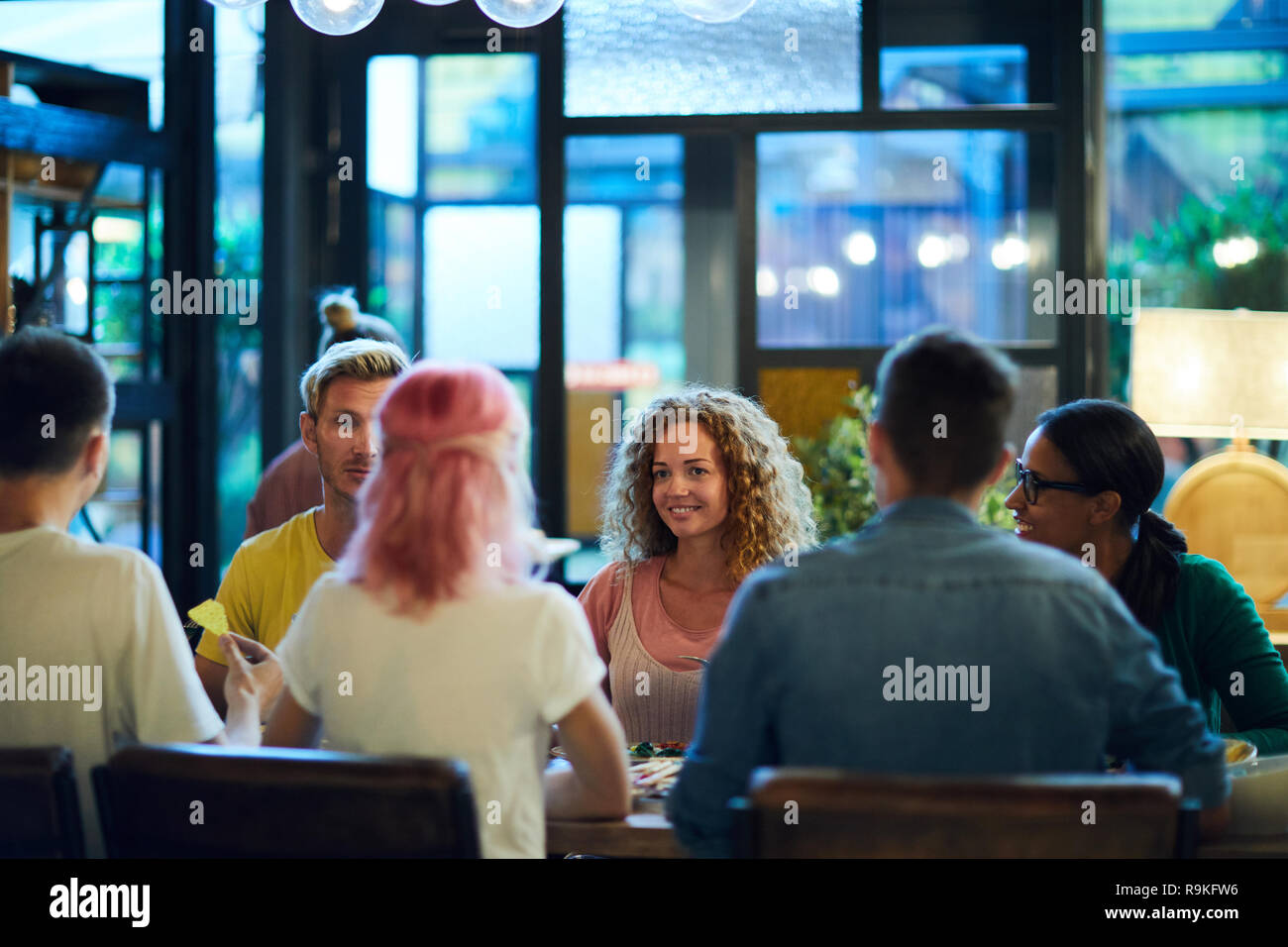 Das Sitzen im Restaurant Stockfoto