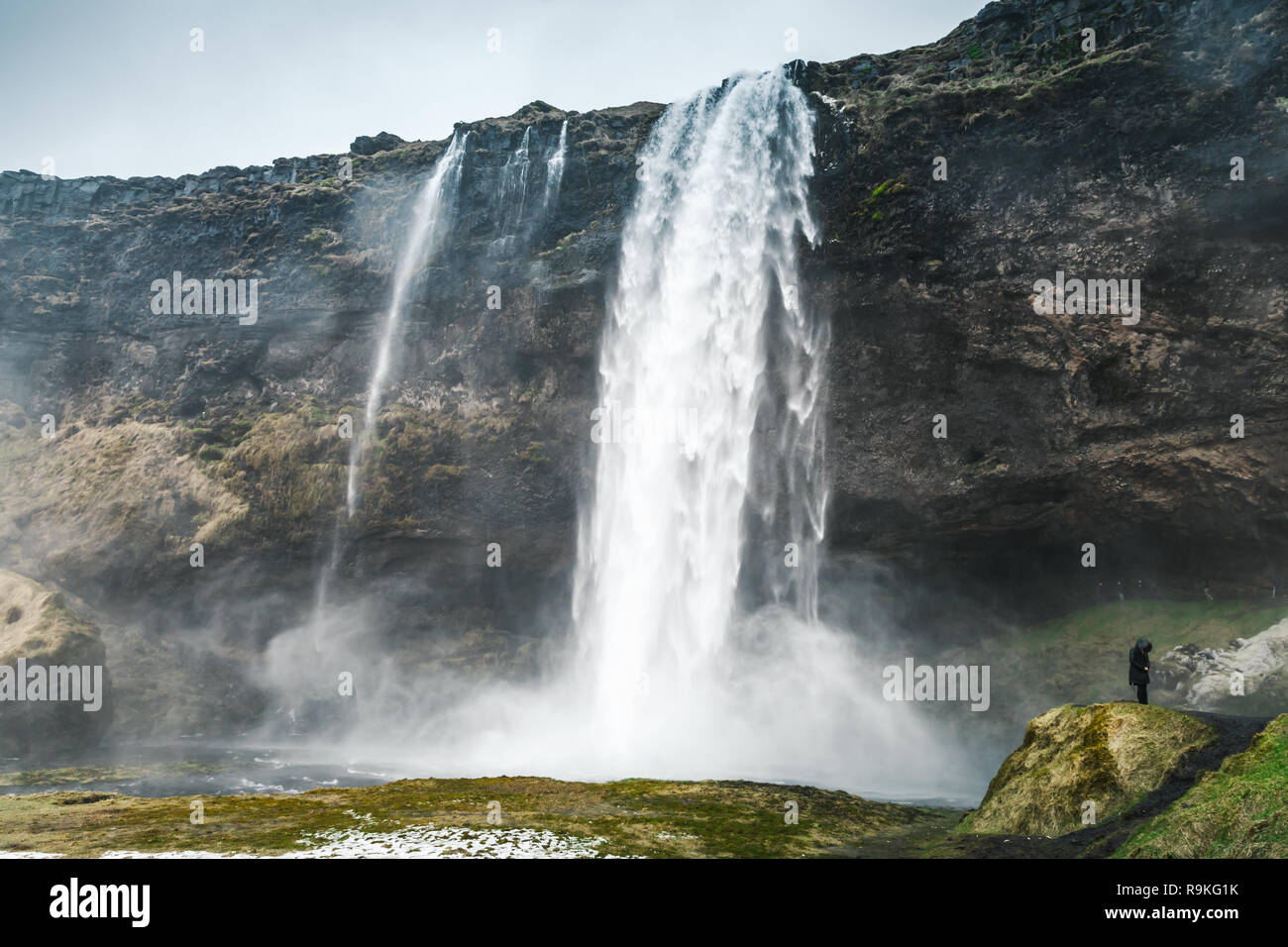 Seljalandfoss Wasserfall Landschaft, beliebte natürliche Wahrzeichen der isländischen Natur Stockfoto