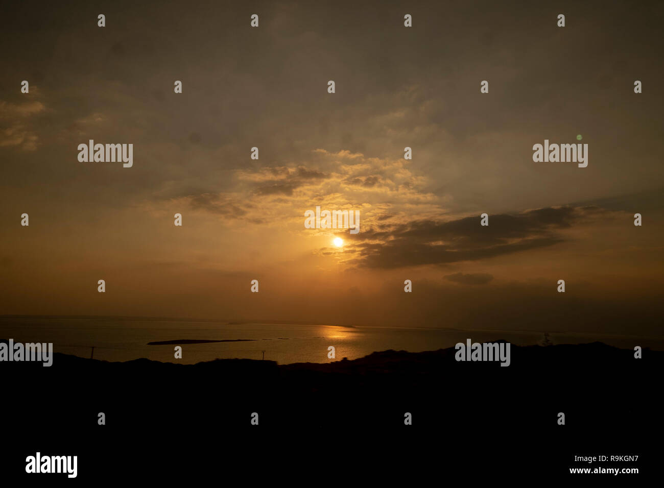 Sonnenuntergang über dem Toten Meer, Israel Stockfoto