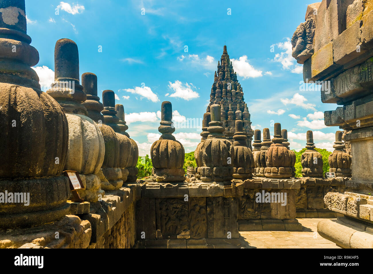 Alte mystische alte hinduistische Prambanan Tempel in der Nähe von Yogyakarta auf der Insel Java in Indonesien Stockfoto