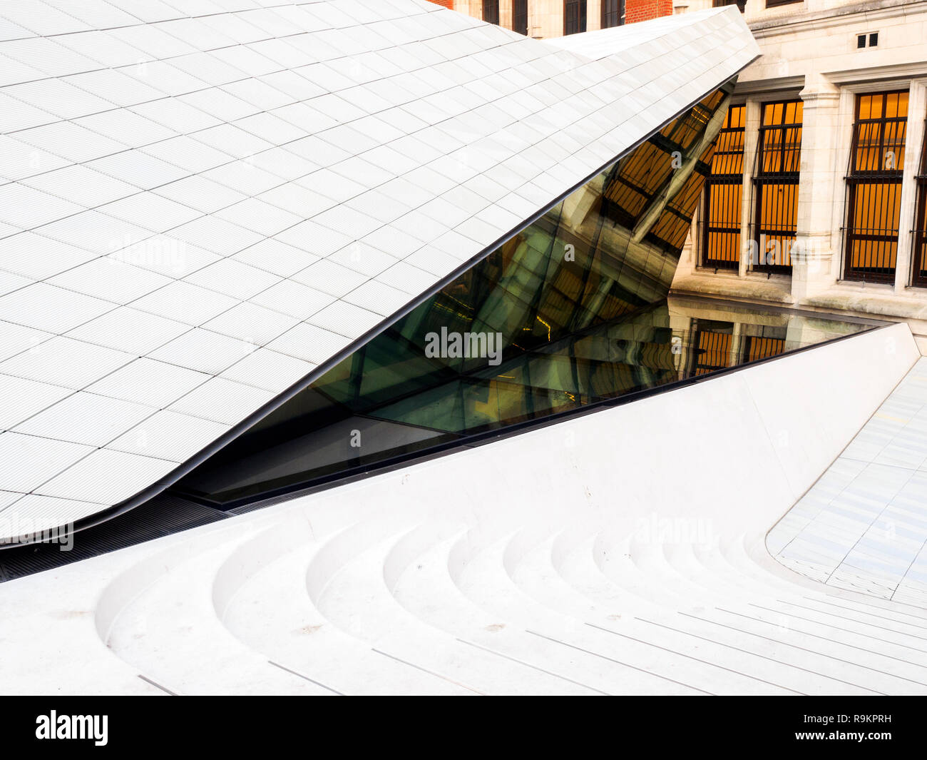 Treppen im Victoria und Albert Museum in der Ausstellung rd Eingang - London, England Stockfoto