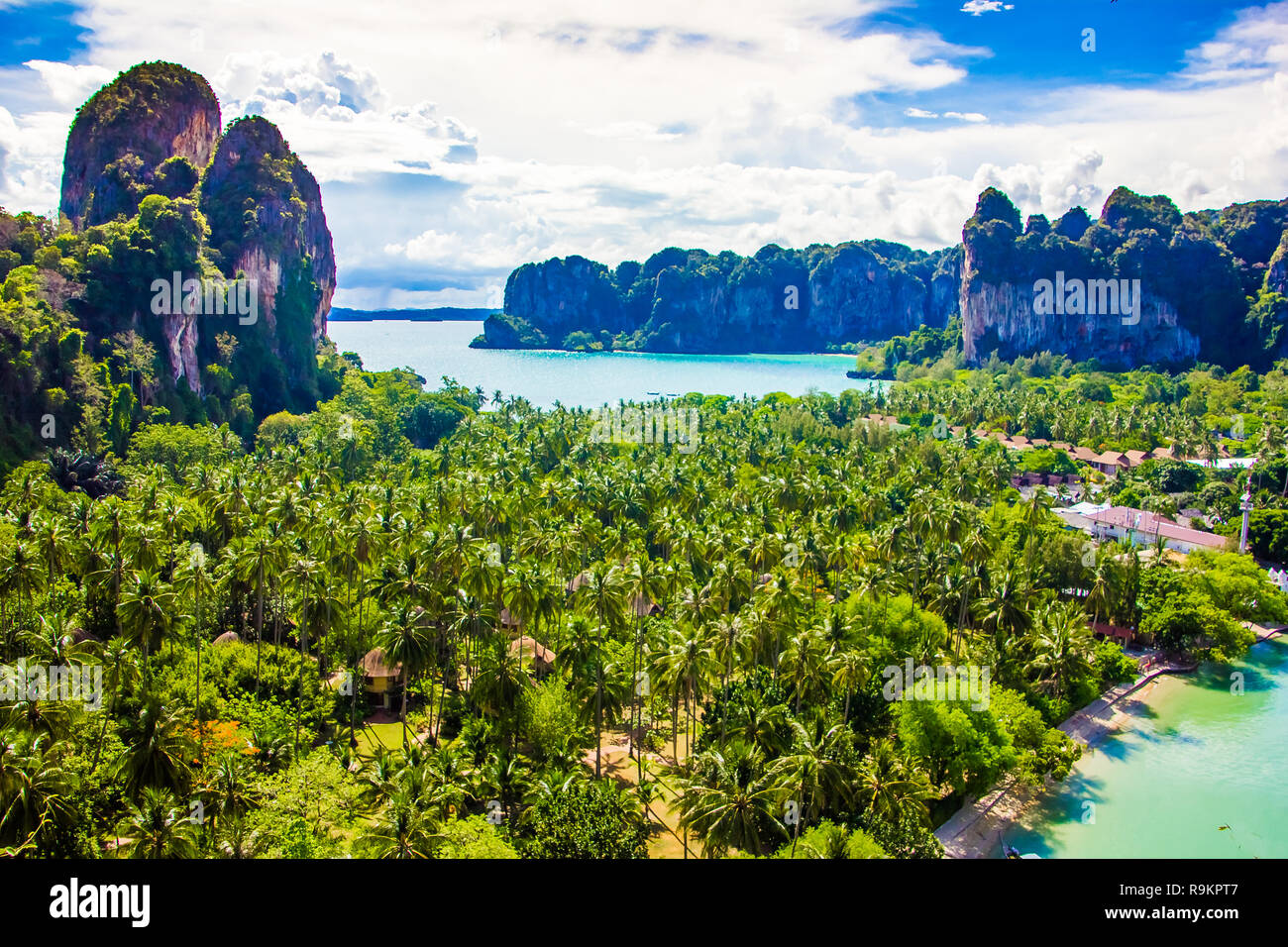 Atemberaubende Sicht der Railay Bay, Krabi in Thailand. Stockfoto