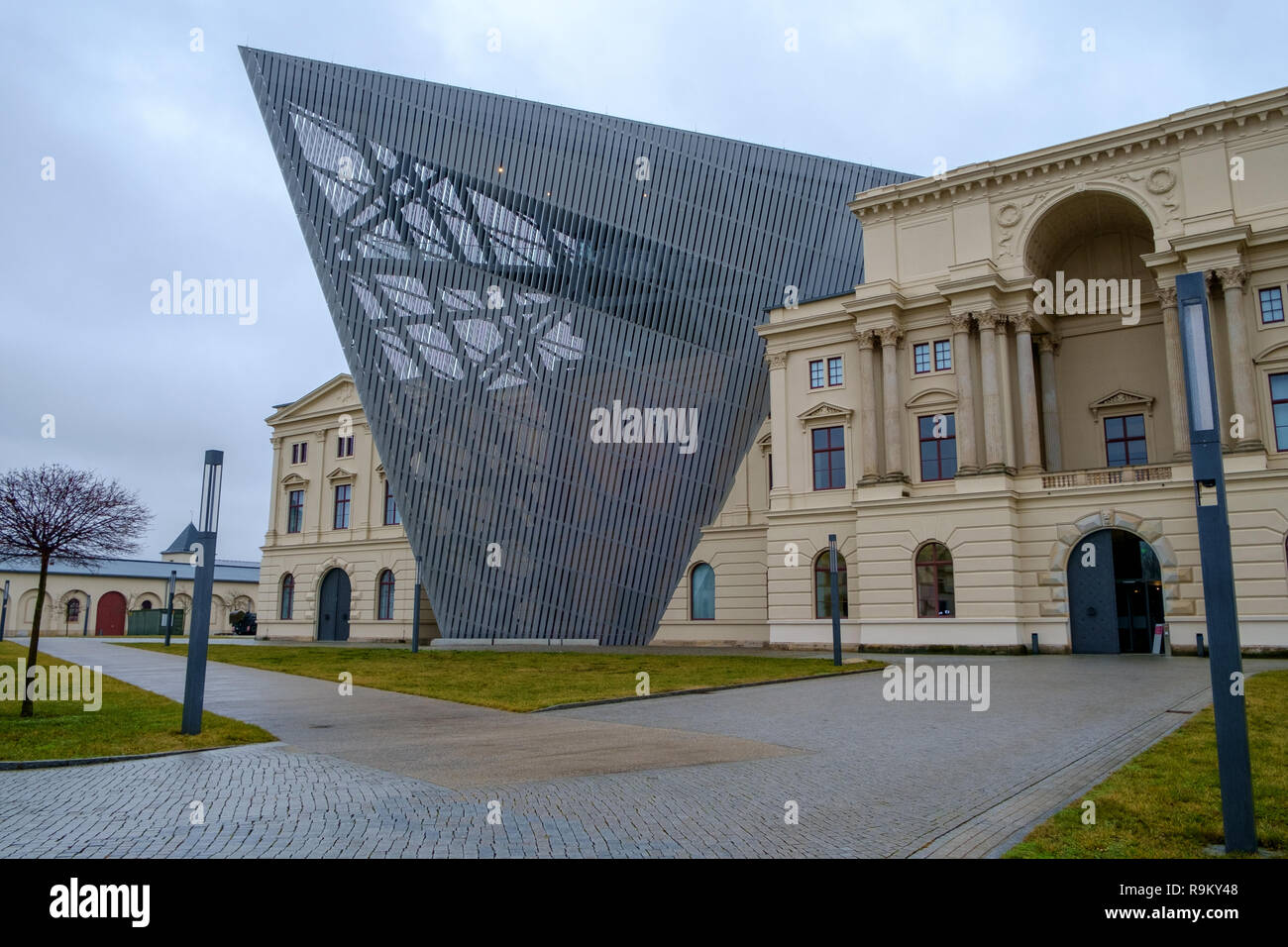 Außenansicht des Daniel Libeskind - Deutsche entworfen, Militärhistorisches Museum in Dresden im Januar 2018. Stockfoto