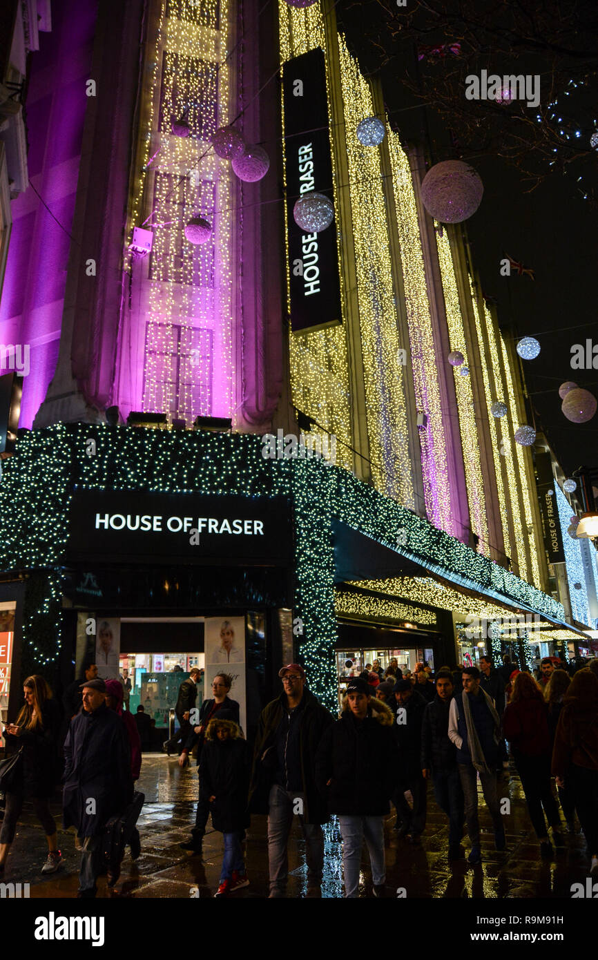 House of Fraser auf dem Londoner Oxford Street - Londoner Einkauf für die Last Minute Schnäppchen vor Weihnachten Stockfoto