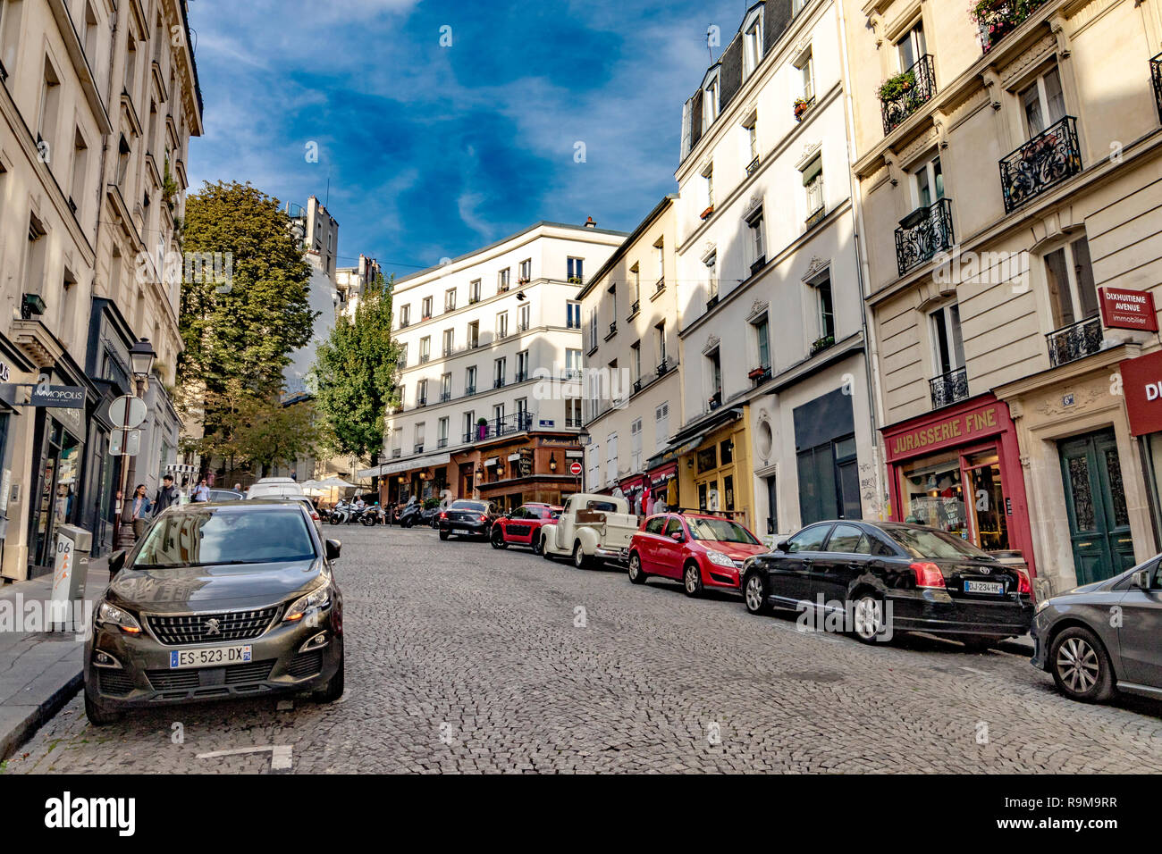 Die gepflasterte Straße der Rue Ravignan in Montmartre, Paris Stockfoto
