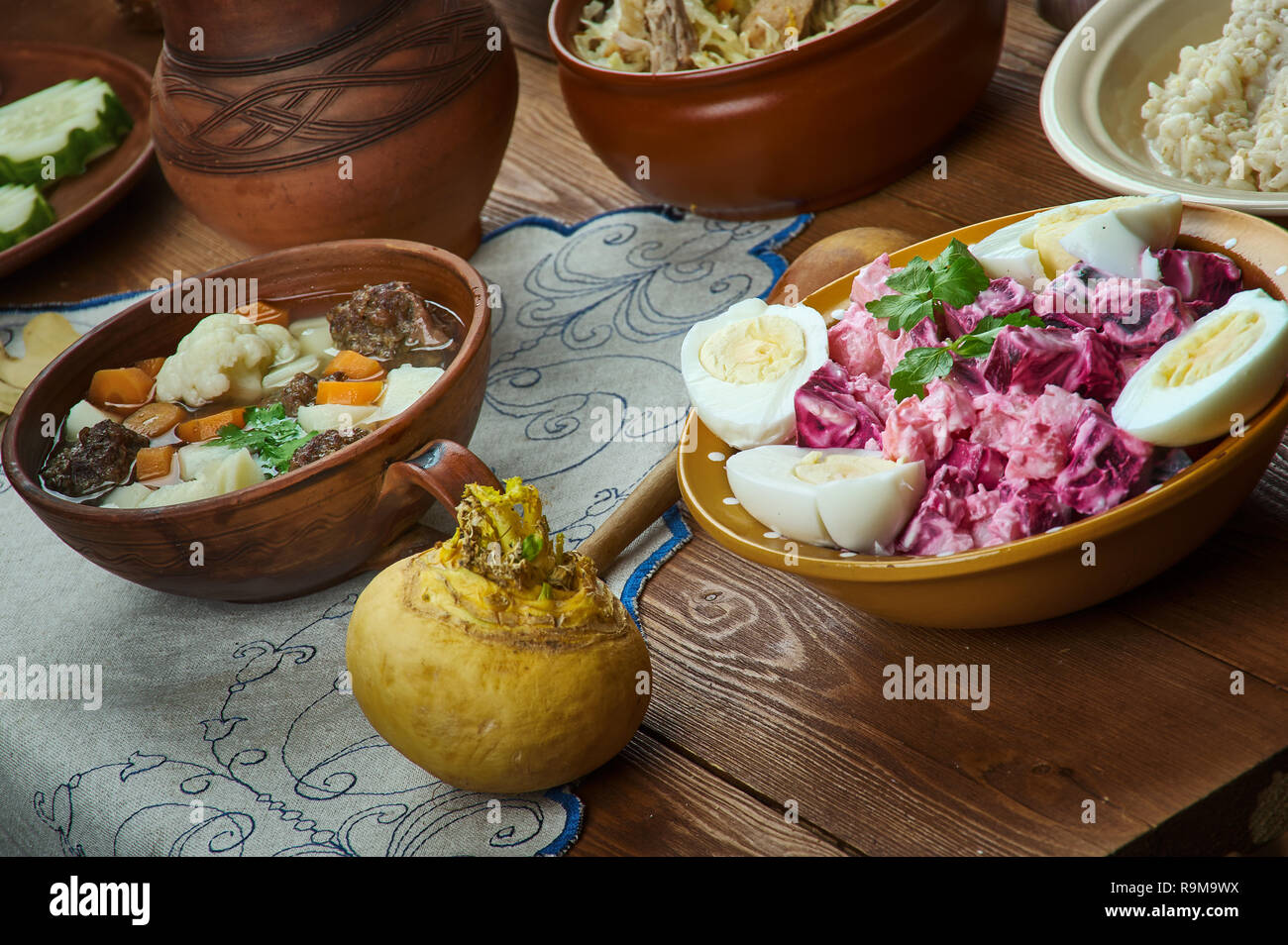 Estnische Küche, Traditionelle verschiedene Gerichte, Ansicht von oben  Stockfotografie - Alamy