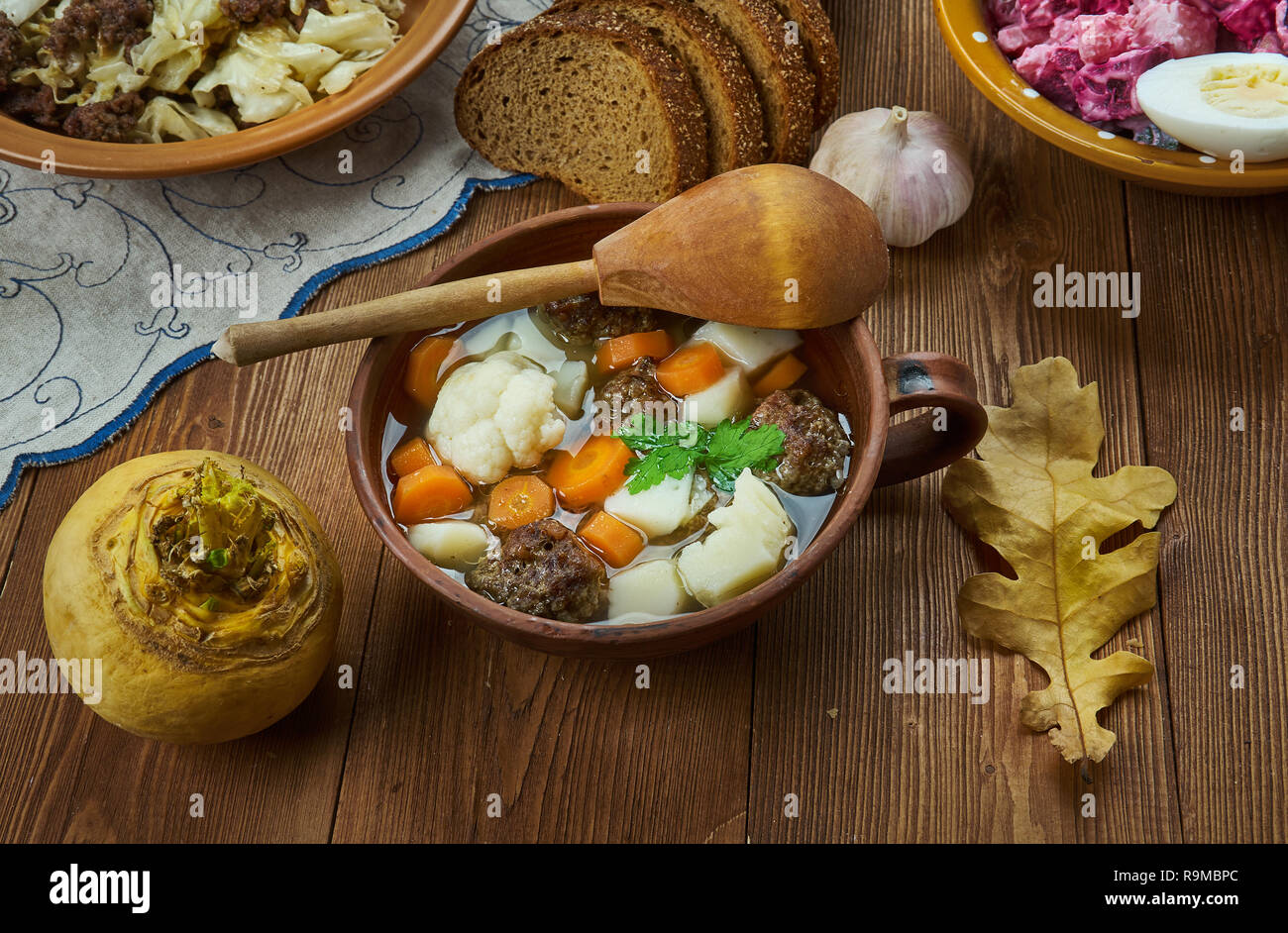 Frikadelli-Support, Estnisch Meatball Soup, estnische Küche, Traditionelle verschiedene Gerichte, Ansicht von oben. Stockfoto