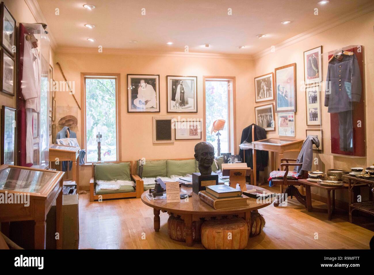 Al-Minufiyya, Ägypten. 25 Dez, 2018. Foto auf 25. Dez., 2018 zeigt das Innere der Sadat Museum mit Abu al-Kum, al-Minufiyya, Ägypten. Ägypten gedachten am Dienstag zum 100. Geburtstag des verstorbenen Präsidenten Anwar al-Sadat, immer bekannt für seinen Beitrag zum Friedensprozeß im Nahen Osten. In seinem Geburtsort, mit Abu al-Kum, etwa 75 km von der Hauptstadt entfernt, Menschen versammelt, um sein Haus, das in ein Museum das Geburtsdatum ihres Führers zu gedenken. Credit: Wu Huiwo/Xinhua/Alamy leben Nachrichten Stockfoto