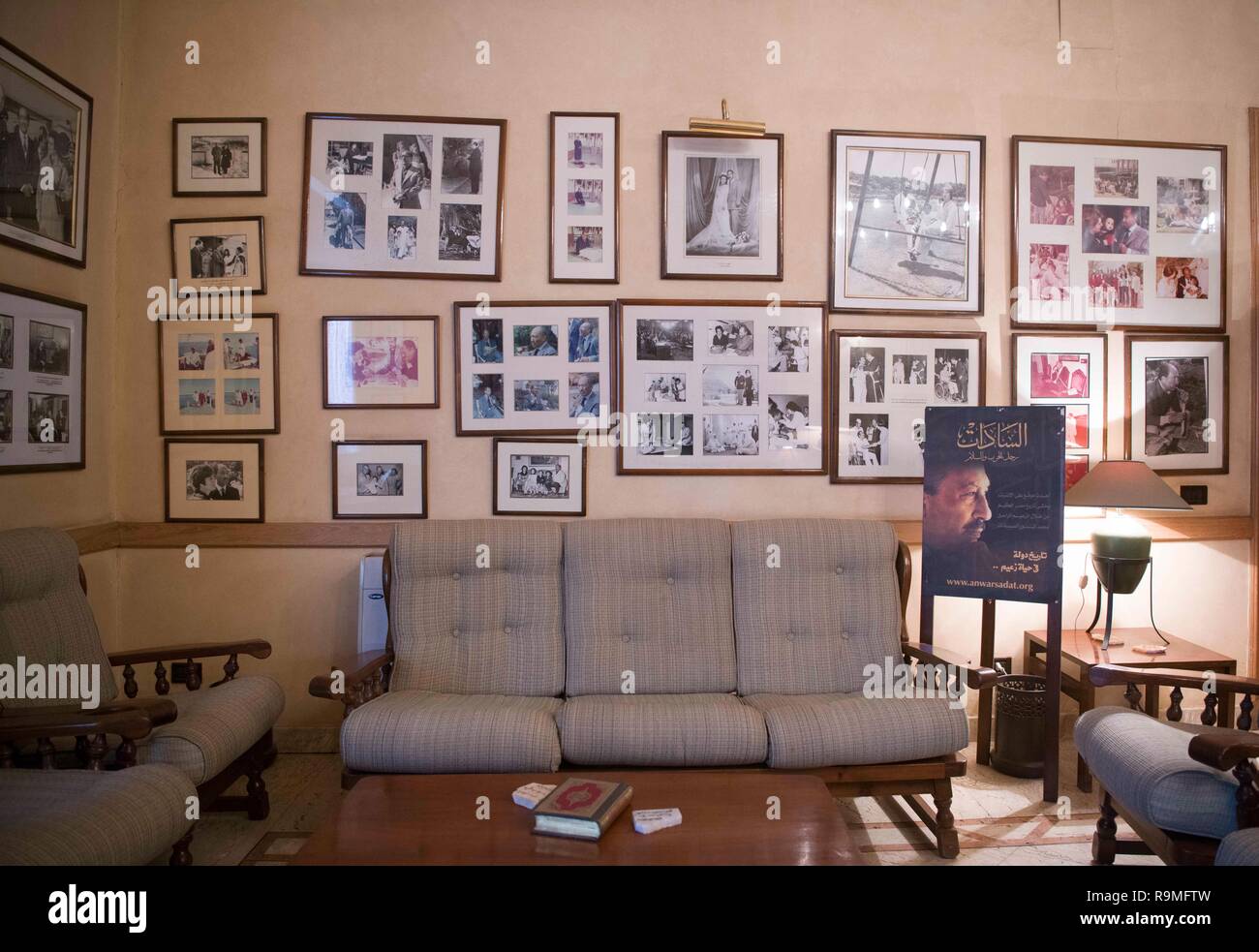 Al-Minufiyya, Ägypten. 25 Dez, 2018. Foto auf 25. Dez., 2018 zeigt das Innere der Sadat Museum mit Abu al-Kum, al-Minufiyya, Ägypten. Ägypten gedachten am Dienstag zum 100. Geburtstag des verstorbenen Präsidenten Anwar al-Sadat, immer bekannt für seinen Beitrag zum Friedensprozeß im Nahen Osten. In seinem Geburtsort, mit Abu al-Kum, etwa 75 km von der Hauptstadt entfernt, Menschen versammelt, um sein Haus, das in ein Museum das Geburtsdatum ihres Führers zu gedenken. Credit: Wu Huiwo/Xinhua/Alamy leben Nachrichten Stockfoto