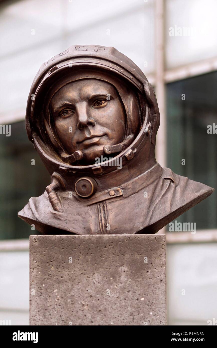 Köln, Deutschland. 23 Dez, 2018. Skulptur von Juri Gagarin auf dem Gelände des European Astronaut Centre. Köln, 23.12.2018 | Verwendung der weltweiten Kredit: dpa/Alamy leben Nachrichten Stockfoto