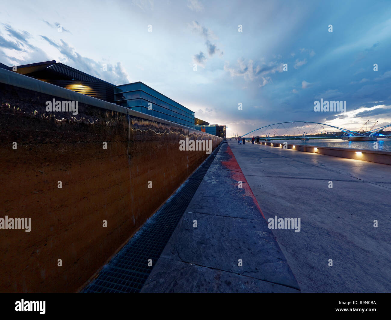 Tempe Town Lake in der Dämmerung Stockfoto