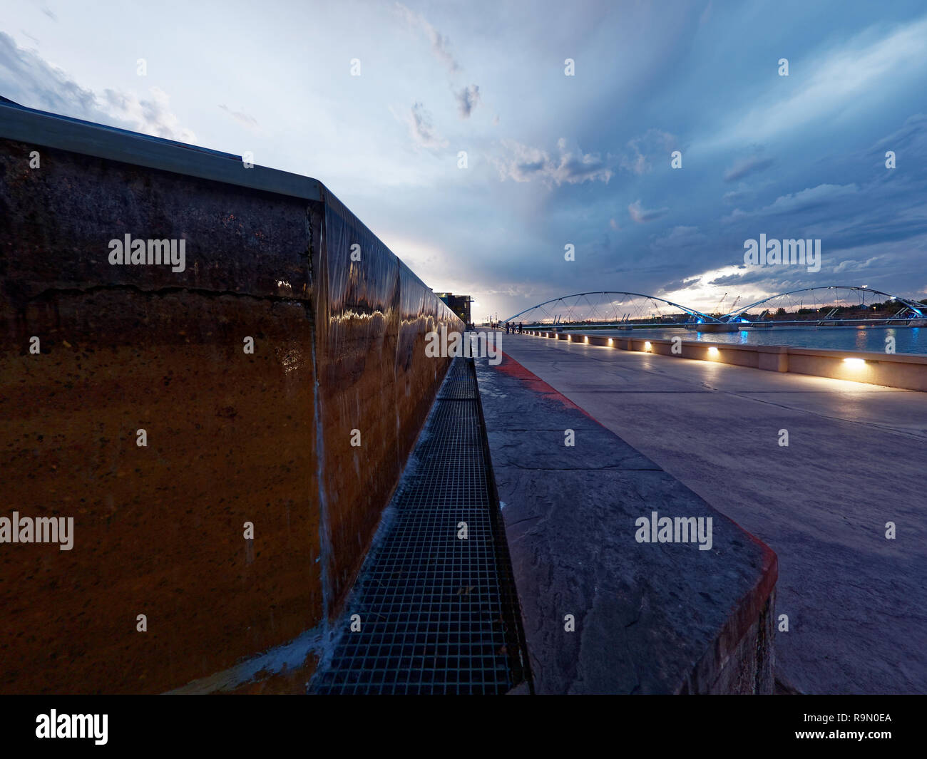 Tempe Town Lake in der Dämmerung Stockfoto