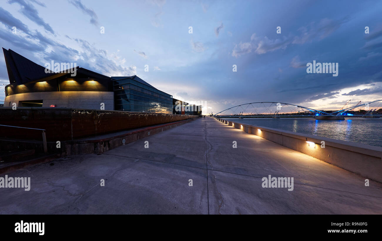 Tempe Town Lake in der Dämmerung Stockfoto