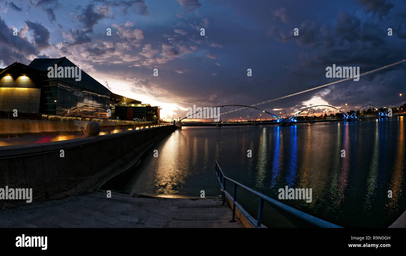 Tempe Town Lake in der Dämmerung Stockfoto