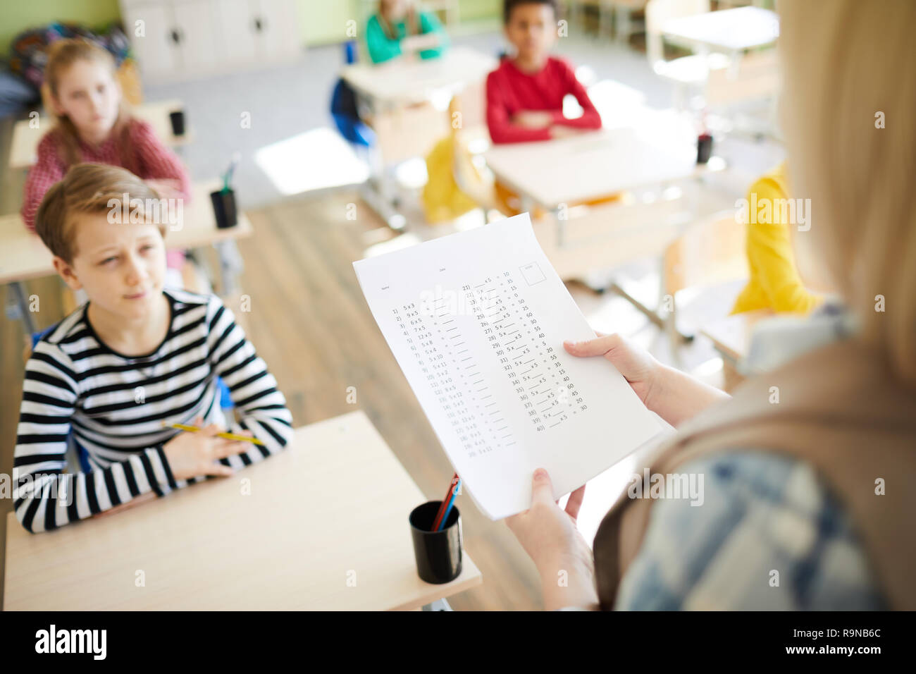 Mündliche Befragung an Mathe Klasse Stockfoto