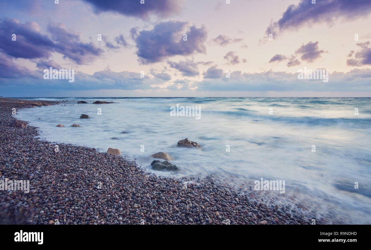 Die Magie von einem schönen Sonnenuntergang. Zypern ist eine Insel im östlichen Mittelmeer. Zypern ist die drittgrößte und Dritten bevölkerungsreichsten ist Stockfoto