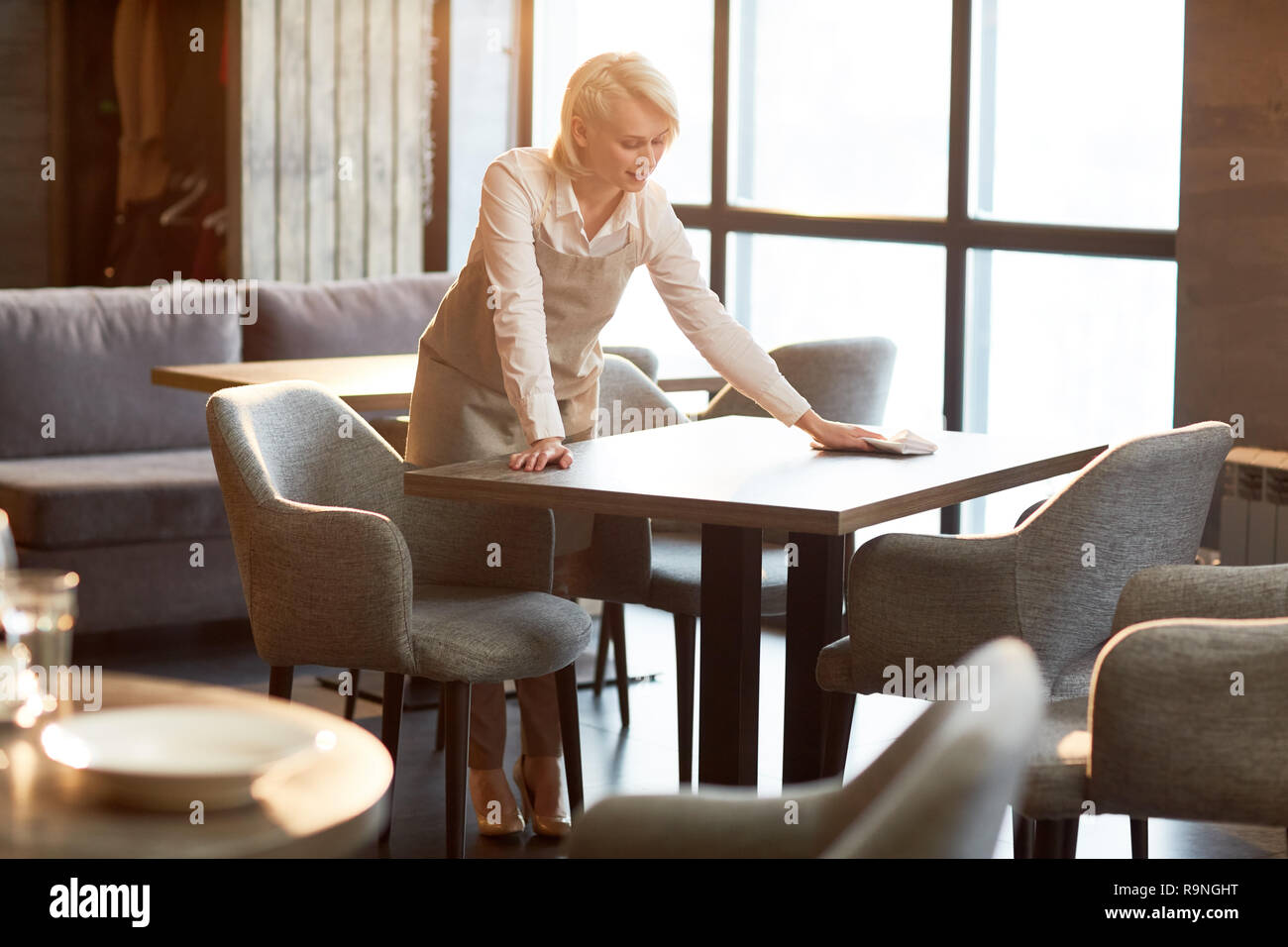 Arbeit der Kellnerin Stockfoto