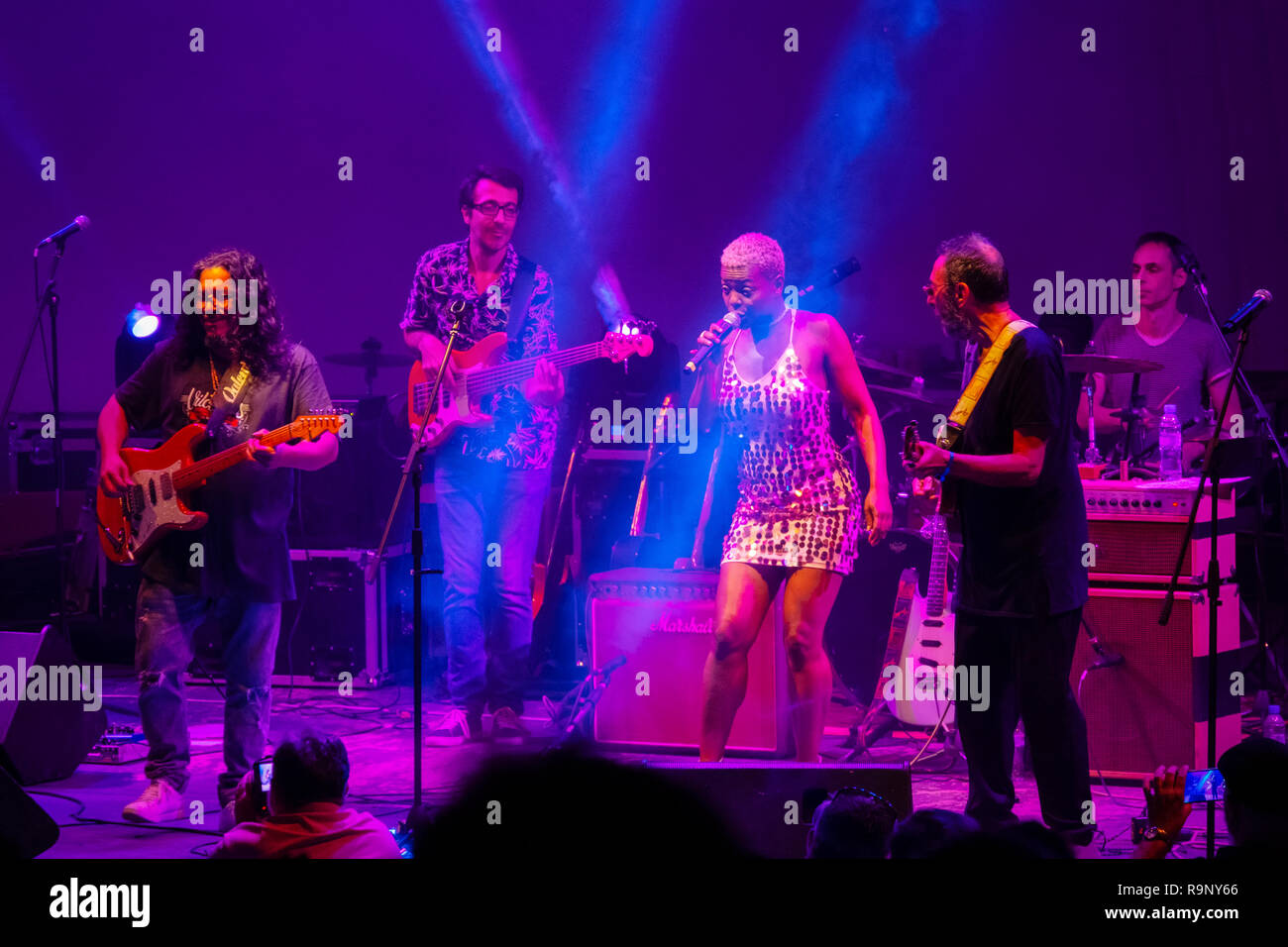 Musiker Raimundo Amador. Summer Music Festival Konzert, weißen Dorf Mijas Pueblo. Provinz Malaga, Costal del Sol. Andalusien, Südspanien. Eu Stockfoto