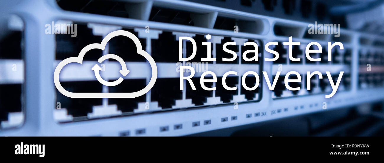 DIsaster recovery. Verhinderung von Datenverlust. Serverraum im Hintergrund. Stockfoto