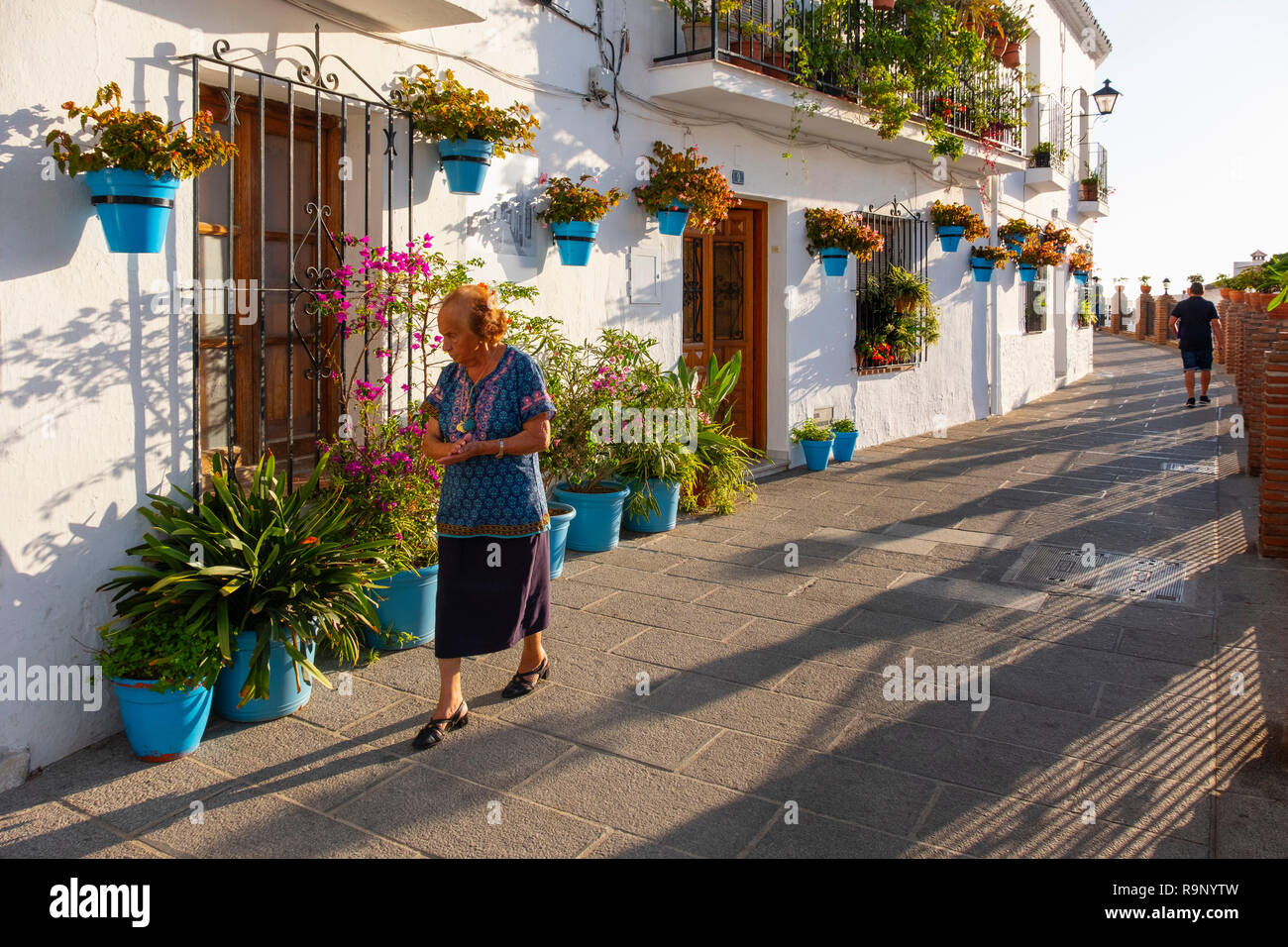 Das Leben auf der Straße. Typische weiße Dorf Mijas Pueblo. Provinz Malaga Costal del Sol. Andalusien, Südspanien. Europa Stockfoto