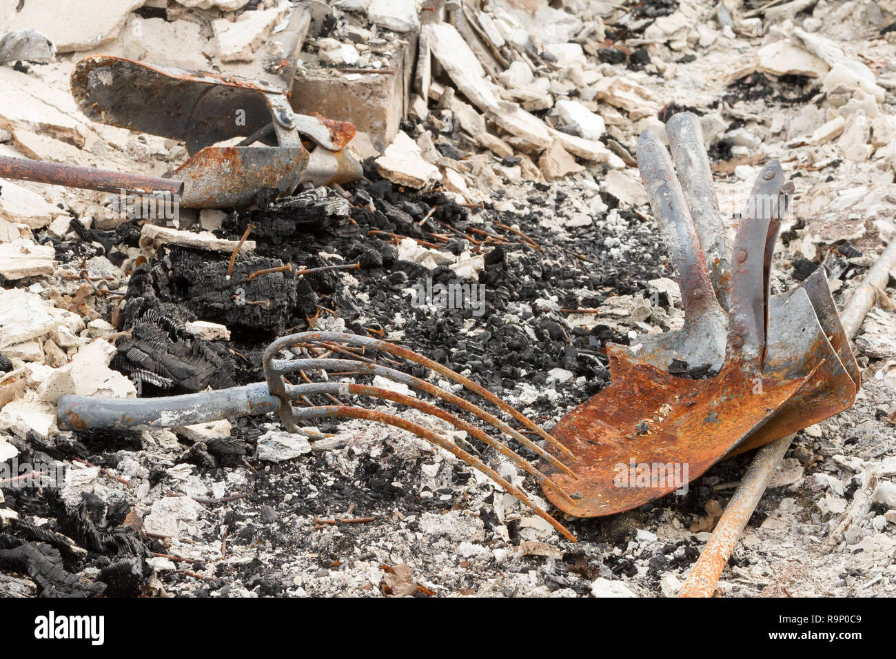 Schaufeln & Gabel - Diese Bilder wurden in den Nachbarschaften, in der Nähe von Santa Rosa, Kalifornien, wo Waldbrände Anfang Oktober 2017 erfasst. Stockfoto