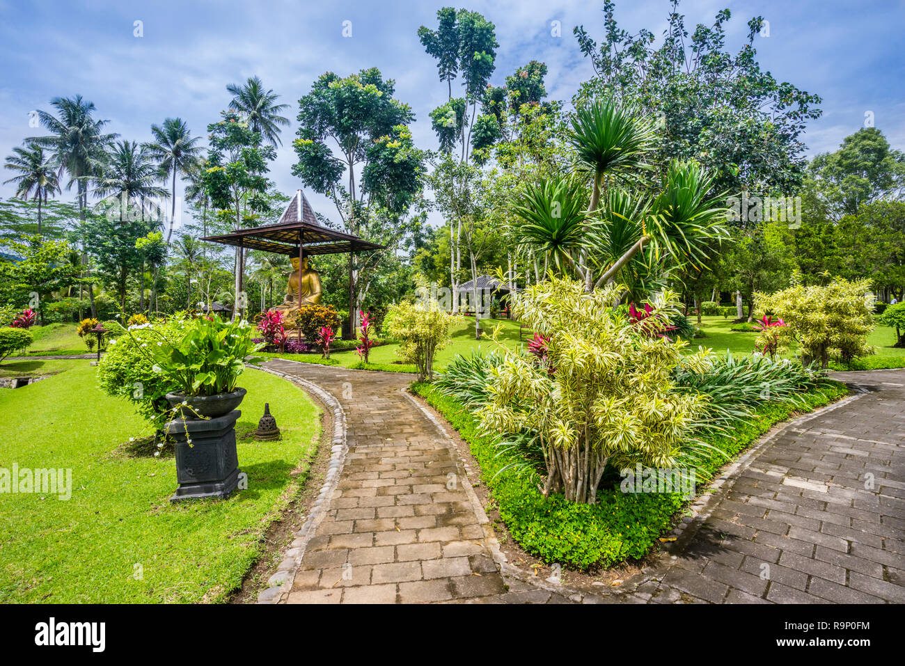 Gärten des Manohara Resort an der archäologischen Park, Borobudur Borobudur, Central Java, Indonesien Stockfoto