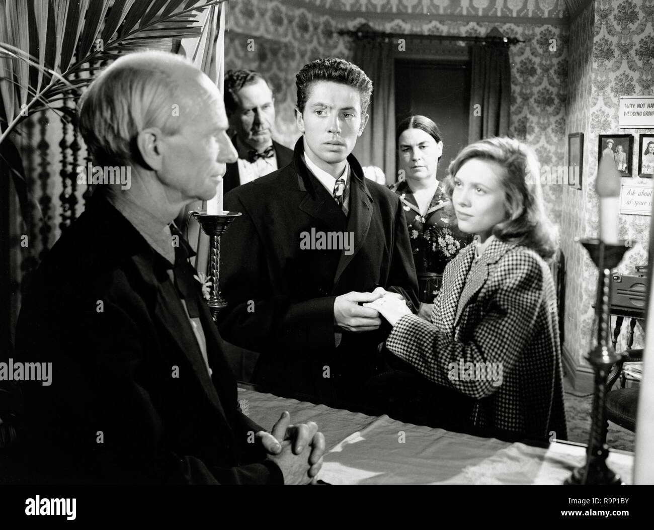 Farley Granger, Cathy O'Donnell, "Sie Leben bei Nacht' (1949) RKO Radio Pictures Datei Referenz # 33635 814 THA Stockfoto