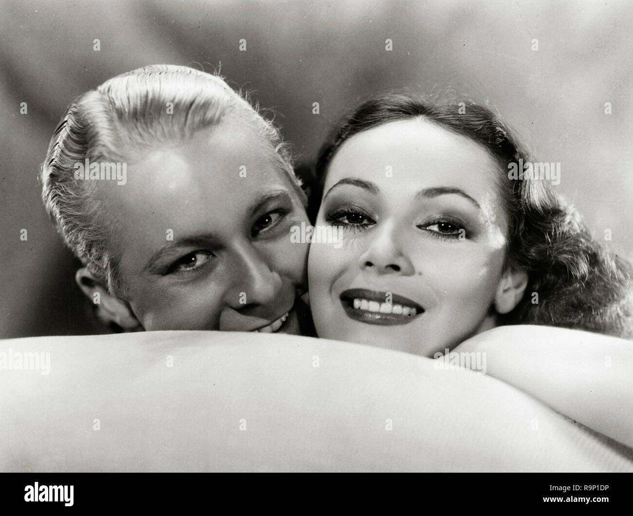 Dolores Del Rio, Gene Raymond, "Fliegen Sie nach Rio" (1933) RKO Radio Pictures Datei Referenz # 33635 858 THA Stockfoto