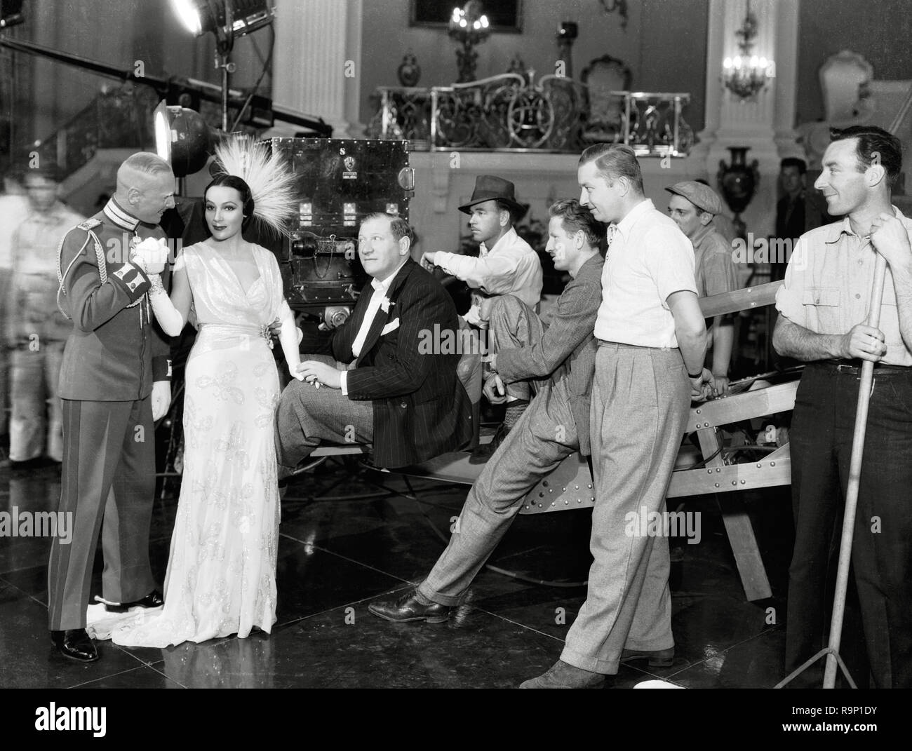 Dolores Del Rio, Direktor Gregory Ratoff, "Lancer Spy" (1937) Twentieth Century Fox Datei Referenz # 33635 862 THA Stockfoto