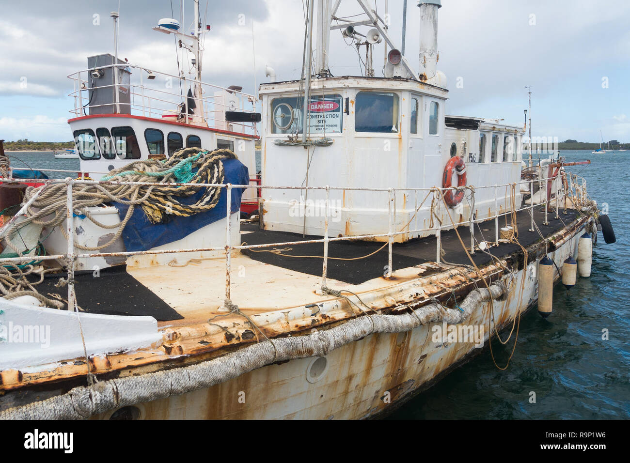 Blick auf ein Boot am American River auf Kangaroo Island in South Australia, Australien verankert. Stockfoto