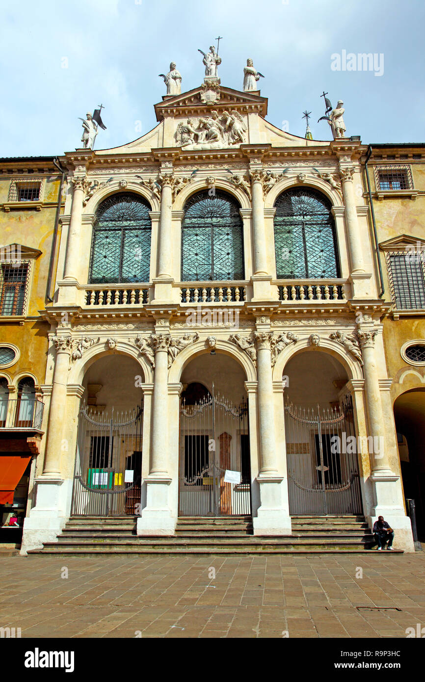 Die Außenseite des Chiesa di Santa Vincenzo Martire in Vicenza. Stockfoto