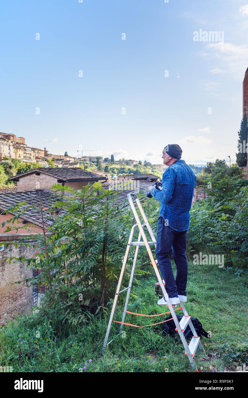 Siena, Italien - Oktober 02, 2018: Fotografen mit Trittleiter, um Bilder von Siena machen Stockfoto
