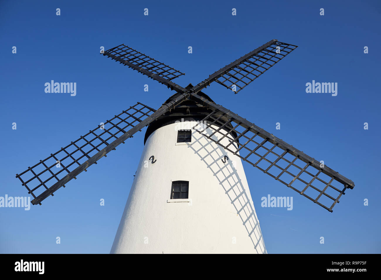 Lytham St. Annes Lancashire, direkt am Meer, Promenade am Wasser, Wahrzeichen der irischen Küste von England, Lytham Mühle Lytham Grün Stockfoto