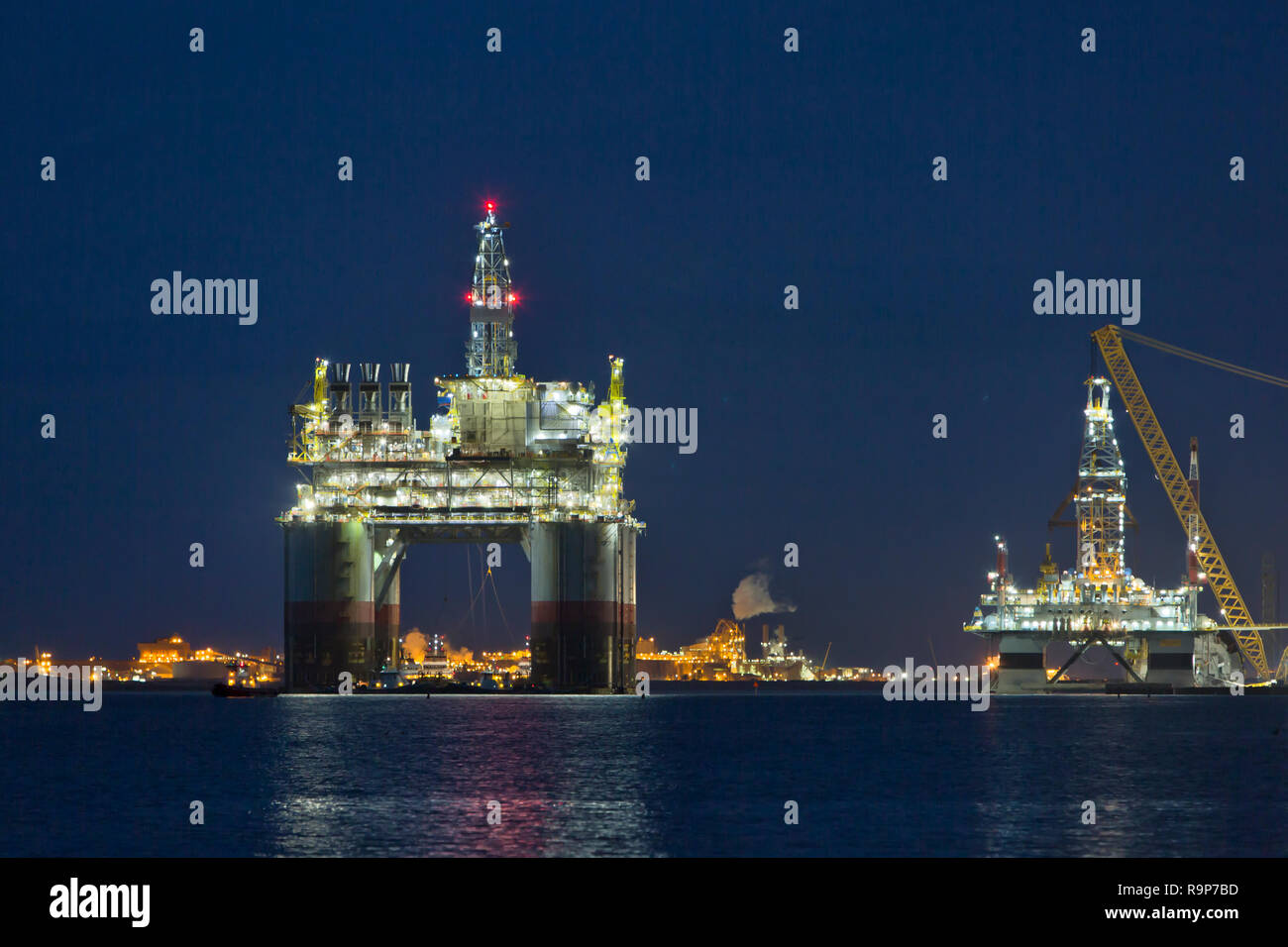 'Big Foot' von Chevron Deep Ocean Plattform, Kiewit Offshore, Abfahrt Ingleside Bay. Stockfoto
