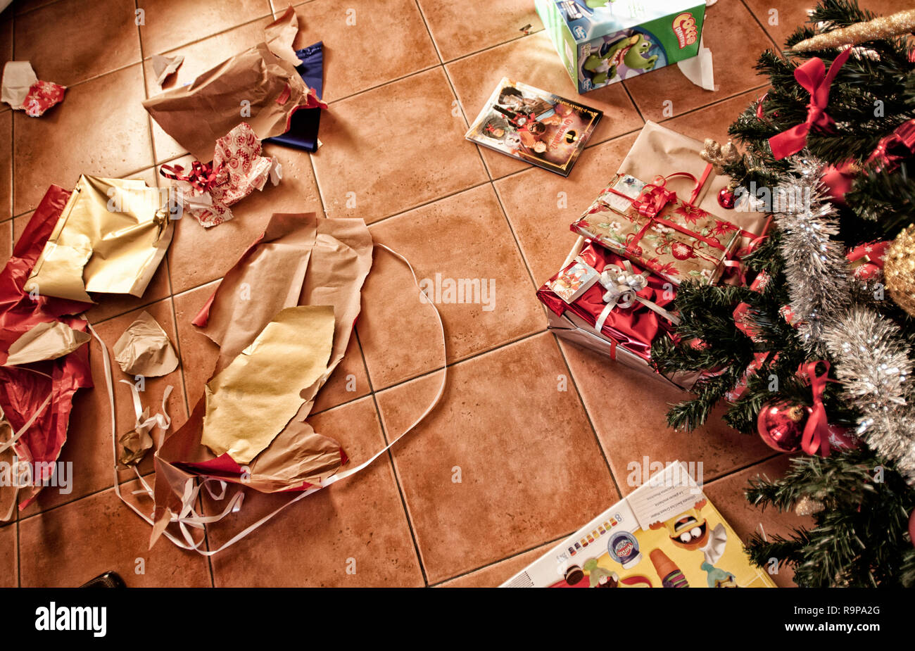 Post Weihnachten Effekte: Abfälle Stockfoto