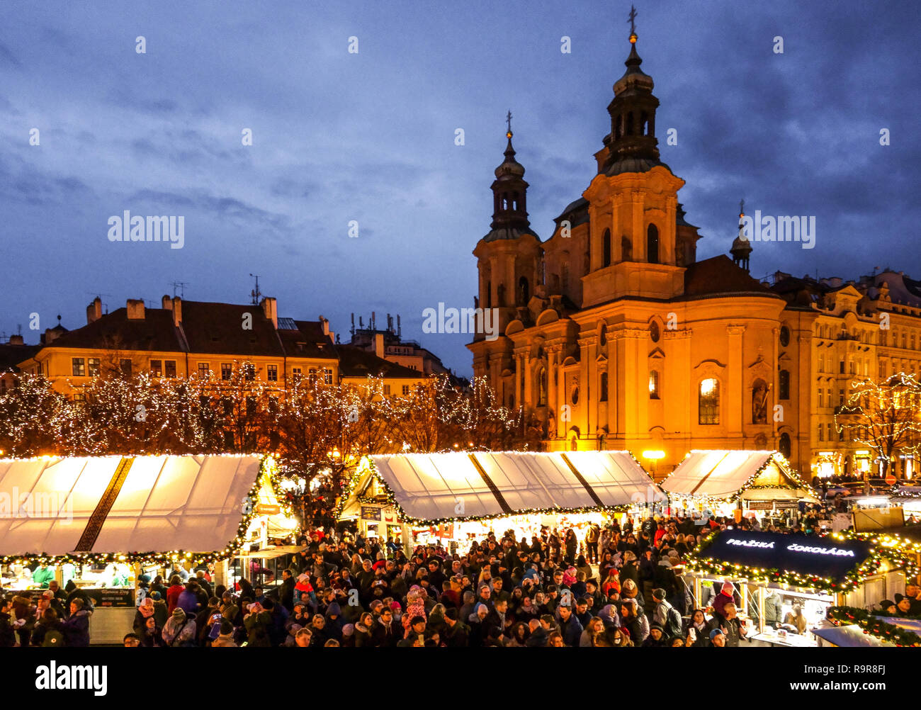 Europäische Hauptstadt, Prager Weihnachtsmarkt Altstädter Ring, Tschechische Republik Europa Weihnachten Stockfoto