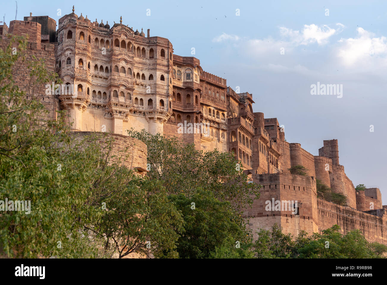 Mehrangarh (oder Mehran) Fort in Jodhpur ist eine der größten Festungen in Indien. Jodhpur, Rajasthan, Indien. Stockfoto